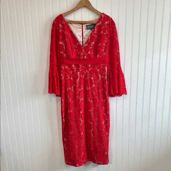 Theia Dresses & Skirts - Theia‎ Scarlet Long Sleeve Lace Dress